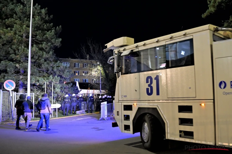 Charleroi-supporters probeerden bussen Standard-fans aan te vallen voor Waalse derby