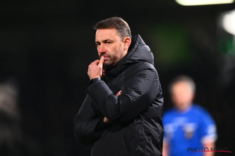 "Een plek op de bank in eerste klasse moet je verdienen" - JPL-coach zette spelers uit wedstrijdkern