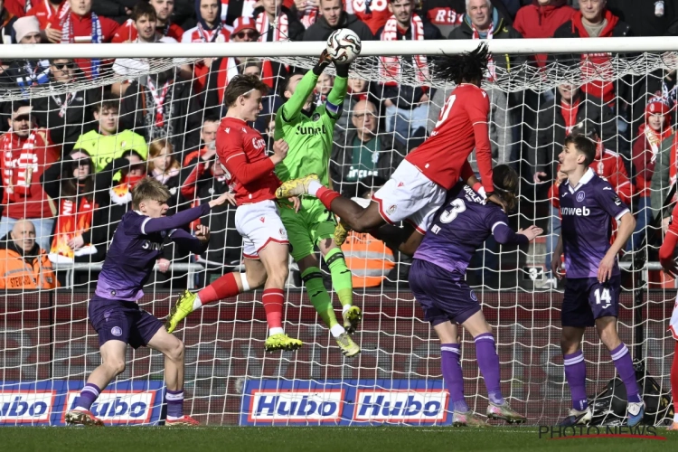 "Een bende voetballende schoolkinderen": Anderlecht afgemaakt na dramatische Clasico