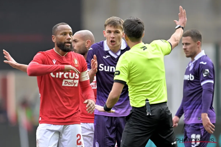 🎥 Scheidsrechter Lambrechts kreeg micro tijdens Standard-Anderlecht: "Als het moet geef ik 15 kaarten"