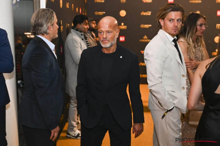 Wat met de toekomst van Simon Mignolet? Bart Verhaeghe spreekt, maar: 'Nog geen gesprek'