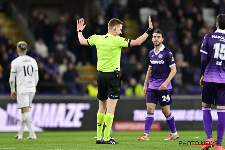 Doelpunt Anderlecht werd door opvallende regel in het reglement afgekeurd: "Ongecontroleerd"