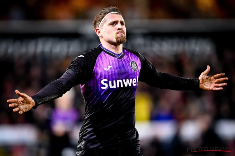 Adriano Bertaccini doorbreekt stilte over zijn heel opvallend ritueel bij Anderlecht