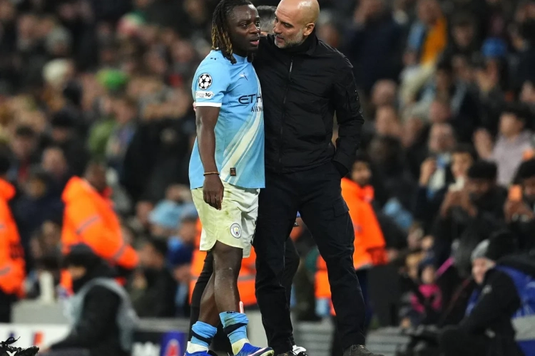 🎥 "Oh mijn God": Pep Guardiola ontploft helemaal na deze actie op Jérémy Doku