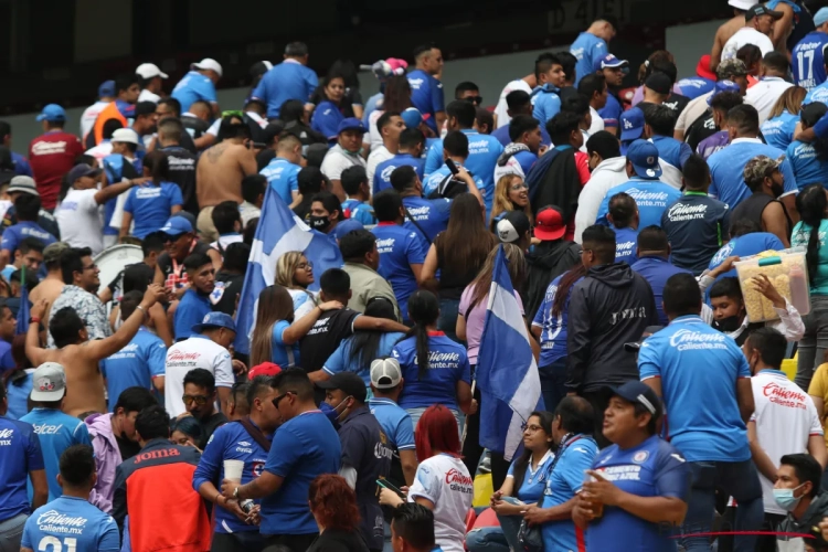 Drama bij heropening Estadio Azteca: fan laat het leven