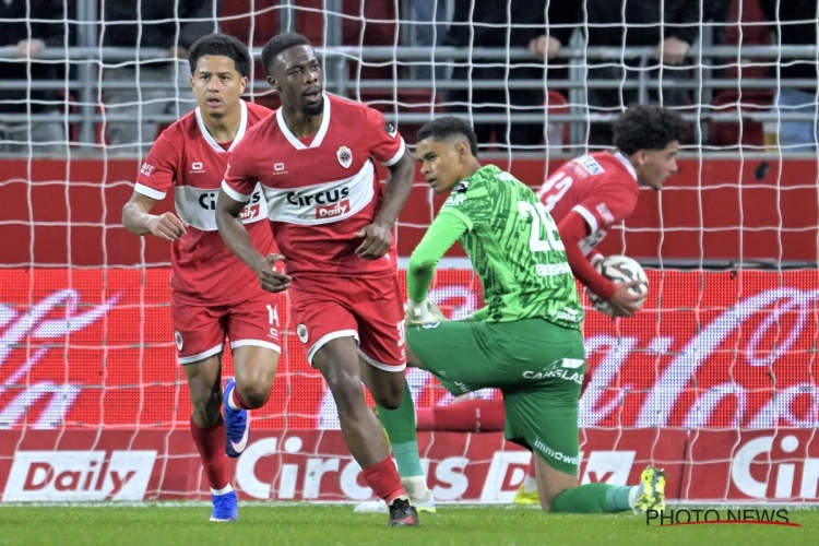 🎥 VAR ziet wel héél opvallende strafschop tijdens Antwerp-Genk: Van der Elst snapt er niets meer van