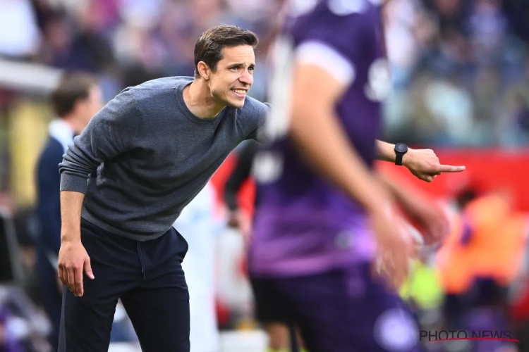 Ook Union-coach David Hubert heeft kritiek aan adres refs: "Dat is nu al twee keer! Dat mag blijkbaar"