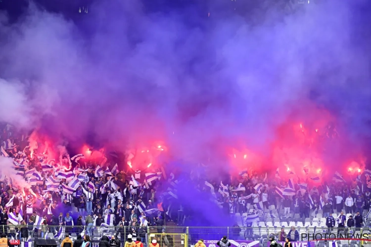 📷 Anderlechtsupporters maken het (te) bont: schrijffout, match stilgelegd en vlag Union in brand gestoken