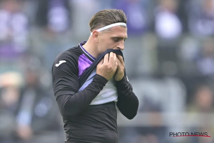 Zwaar ontgoochelde Adriano Bertaccini werpt Jérémy Taravel voor de bus: "We wisten het pas uur voor de match"