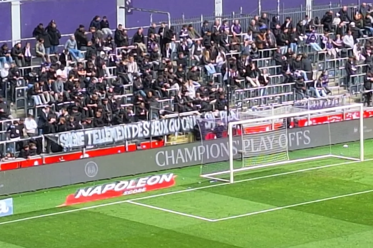 Anderlecht-fans kunnen met zichzelf 'lachen': "We bloeden zoveel uit de ogen dat we niet meer kunnen schrijven"