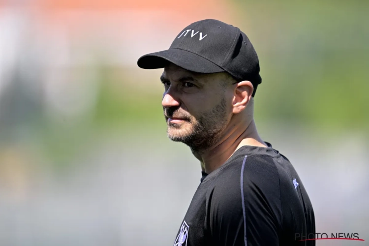 Nieuwe coach van Jupiler Pro League-ploeg maakt zich meteen populair en laat spelers naar België kijken