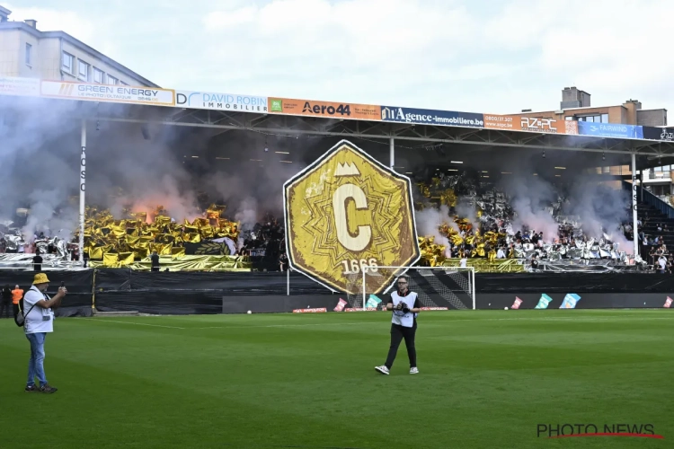 Charleroi-ultras zijn het helemaal beu en halen keihard uit na pyro-incident: "Absolute domheid"