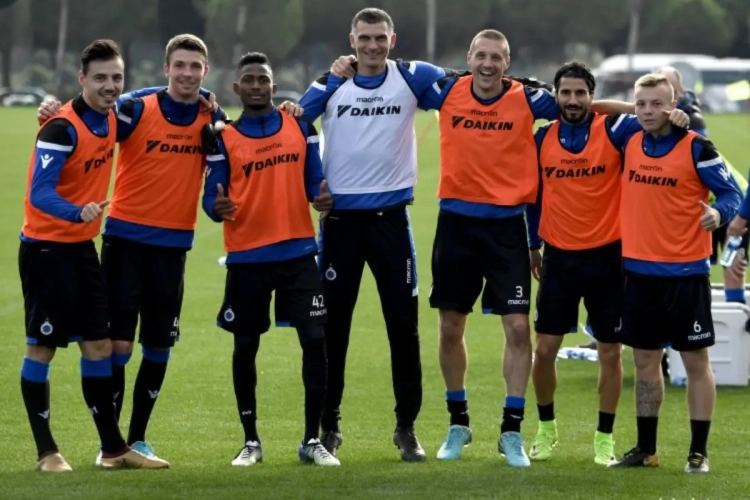 De sfeer is top bij Club Brugge, maar één speler geniet toch ietsje minder: "Hij is triest omwille van zijn situatie, je kunt het aflezen van zijn gezicht"