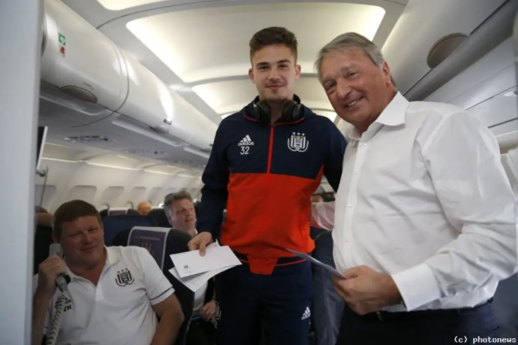 Voila, de eerste prijs is al binnen: dankzij creatief brein Hein Vanhaezebrouck wint Leander Dendoncker de Gouden Schoen