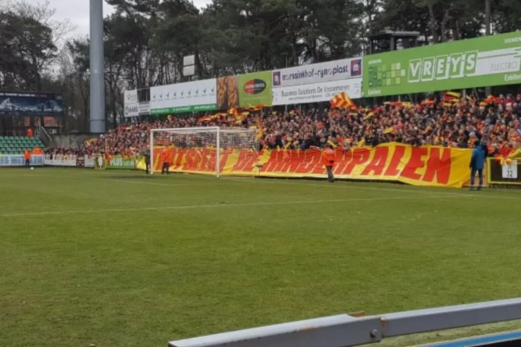 "Trotseert de hinderpalen": erg duidelijk statement van (waanzinnig veel) Mechelse fans in Lommel