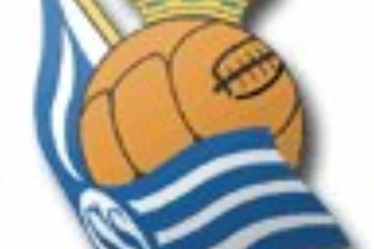 VIDEO: Doelman Sociedad scoort uit vrije trap