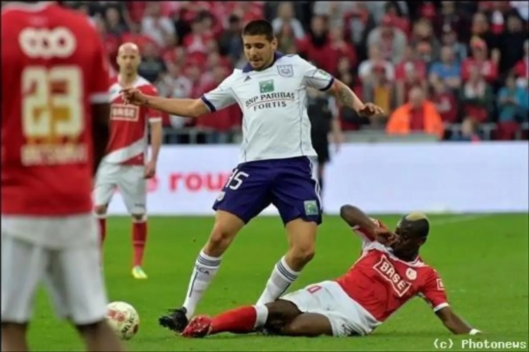 Mitrovic en Januzaj in elftal met beste jonge spelers