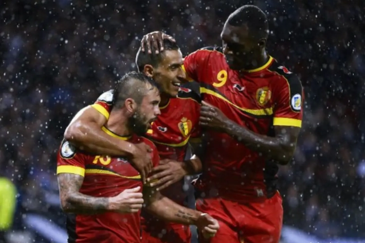 Voetbalwereld betuigt steun aan Benteke via Twitter