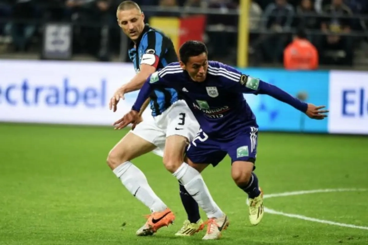 Simons: "Club had geen antwoord"