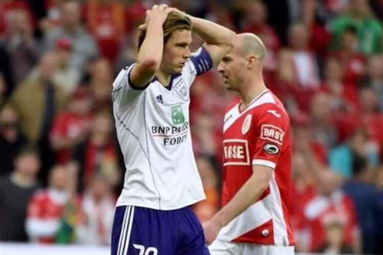 Zaakwaarnemer Gillet beseft: "Hij ziet het WK door vingers wegglippen"