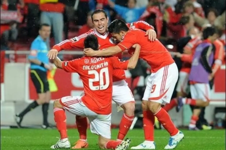 Benfica voor het derde jaar op rij aan het feest in Portugese competitie