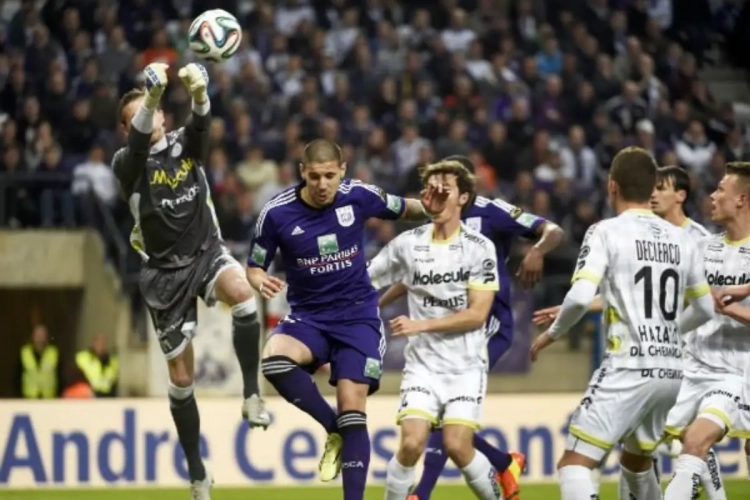 Factcheck: 'Paars-wit tegen Essevee? Altijd transfergeruchten'