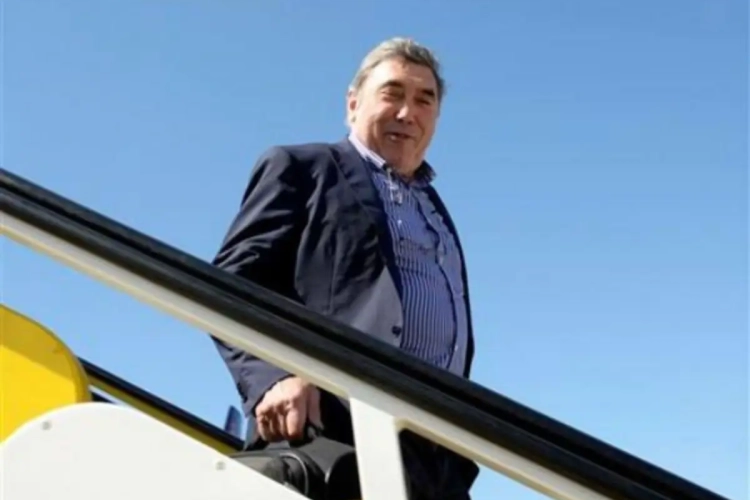 Eddy Merckx revalideert bij Anderlecht van knieoperatie