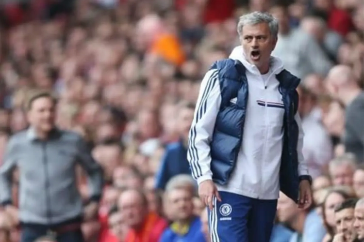 Mourinho en van Gaal volgend jaar oog in oog: "Leuk dat hij me komt vergezellen"