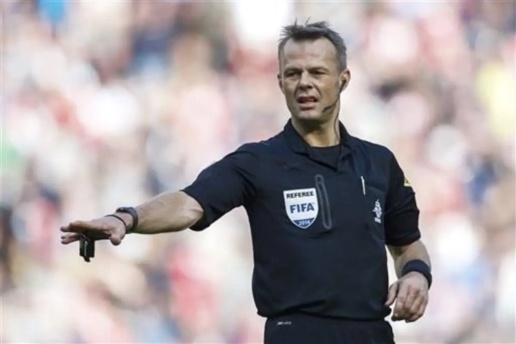 Nederlandse scheidsrechter zal de EK-finale op Wembley in goede banen leiden, Felix Brych krijgt een halve finale 