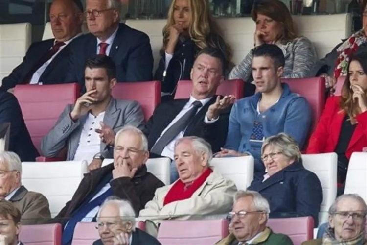 Giggs gespot in Nederland, van Gaal over enkele uren coach Manchester United?