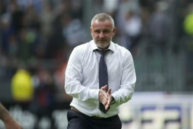 Utrecht schuift Alflen door naar T1 en stelt ook Adriaanse aan