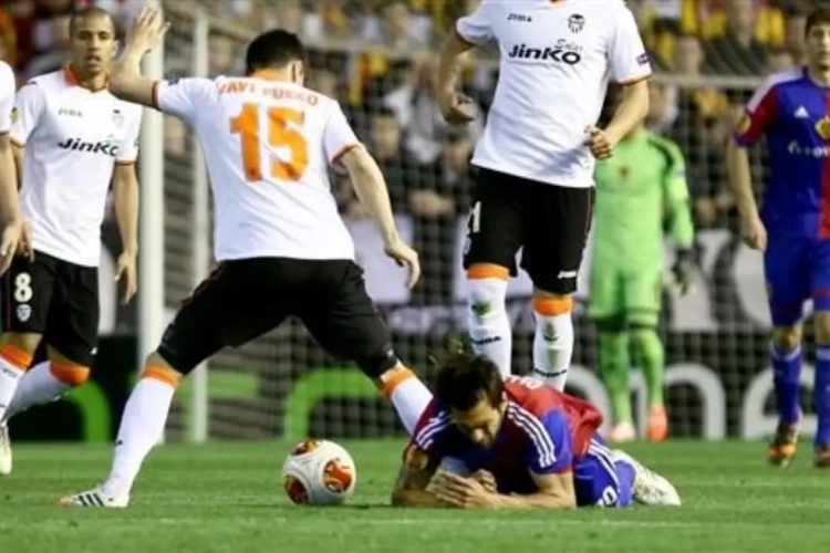 Valencia gaat de boot in bij Levante