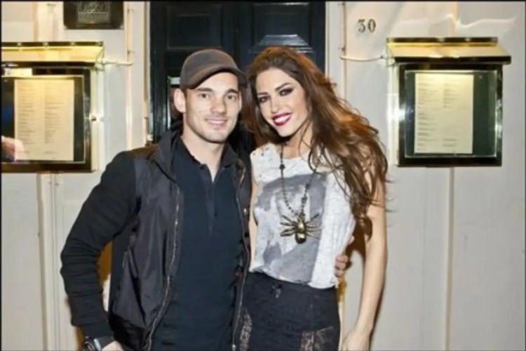 Wesley Sneijder blij met opgesloten Yolanthe