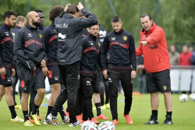 Volksfeest: Rode Duivels trainen onder stralende zon