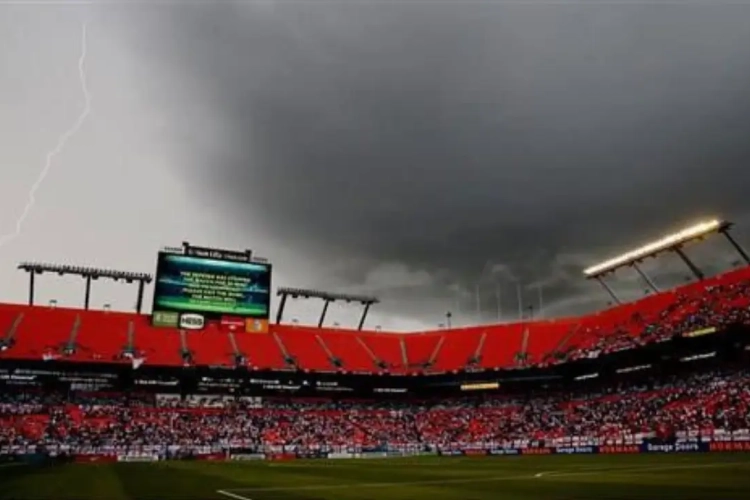 Voetbaltopper in Honduras loopt dramatisch af: Drie doden en ex-speler van Celtic gewond 