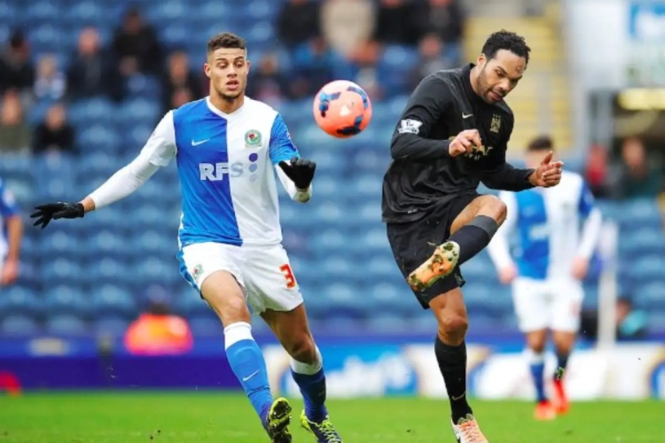 Man City laat overbodige Lescott naar WBA vertrekken