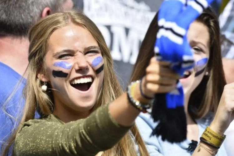 Knappe fan Axelle supportert voor ... Club Brugge