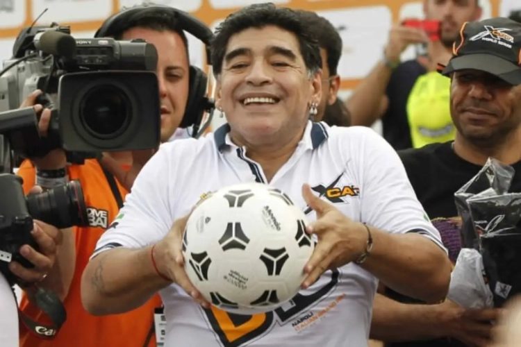 Maradona mist galadiner, maar maandag staat hij wel tegenover Jean-Marie Pfaff