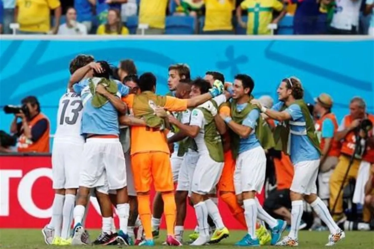 Uruguay knokt zich ook zonder Suarez naar de zege