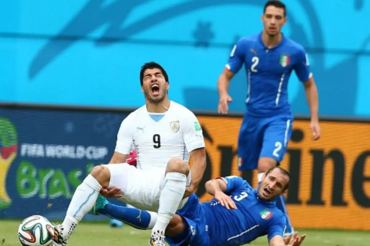 Twitter verheugt zich op weerzien tussen Chiellini en bijtgrage Suarez