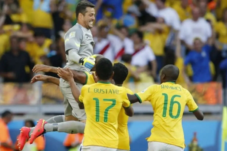 Matchwinnaar Julio Cesar: "Dat heel Brazilië nu aan het feesten is, dat is een droom!"