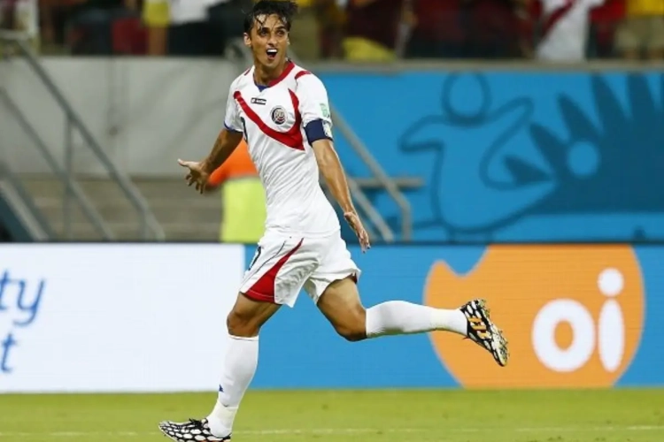 Costa Rica overleeft rode Duarte, verlengingen en penalty's