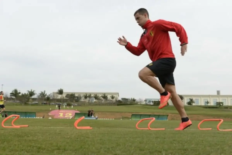 Hazard treedt in de voetsporen van Brazilianen Neymar en Ronaldo