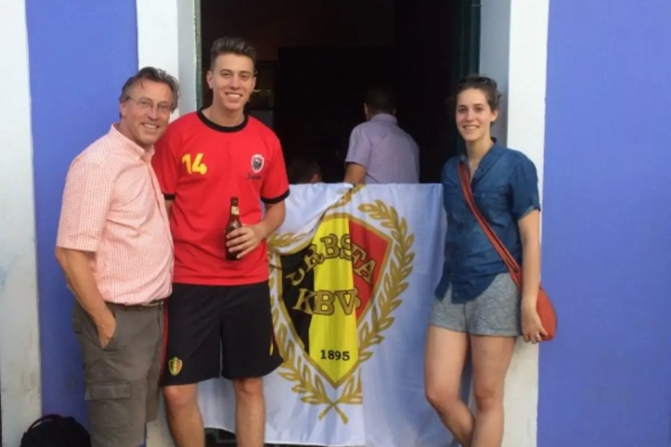 De gelukkigste Belgen van het moment: "We begonnen hier onze reis en gelukkig kunnen we de Rode Duivels zien"