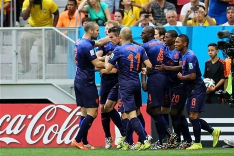 Kersvers bondscoach Guus Hiddink haalt Ibrahim Afellay terug