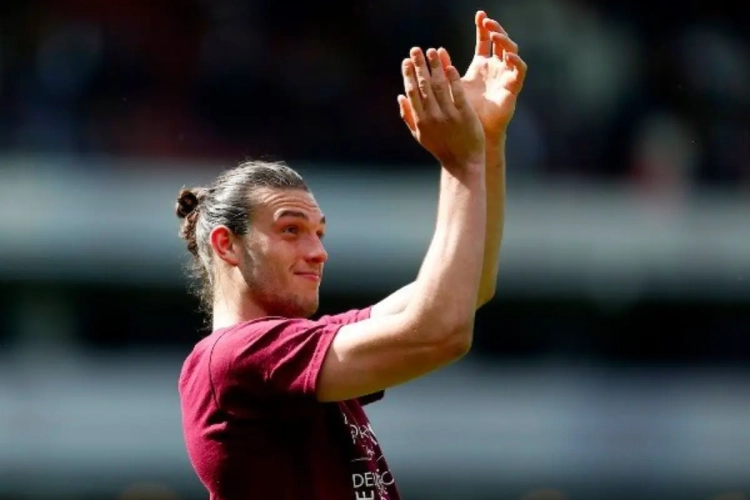 Club Brugge twijfelt over culttransfer van het jaar: Carroll moet niet te veel hopen