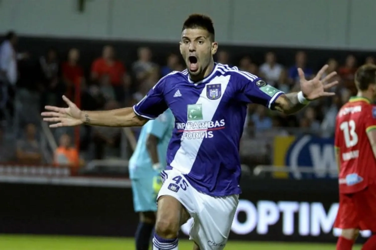 "Mitrovic moet wat rustiger aan doen"