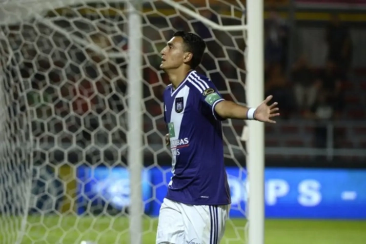 Hasi vraagt geduld: "Niemand is er bij gebaat als Suarez zich nu blesseert"