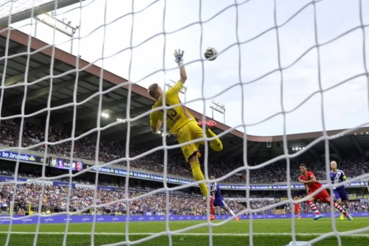 VIDEO: Kaminski levert direct visitekaartje af