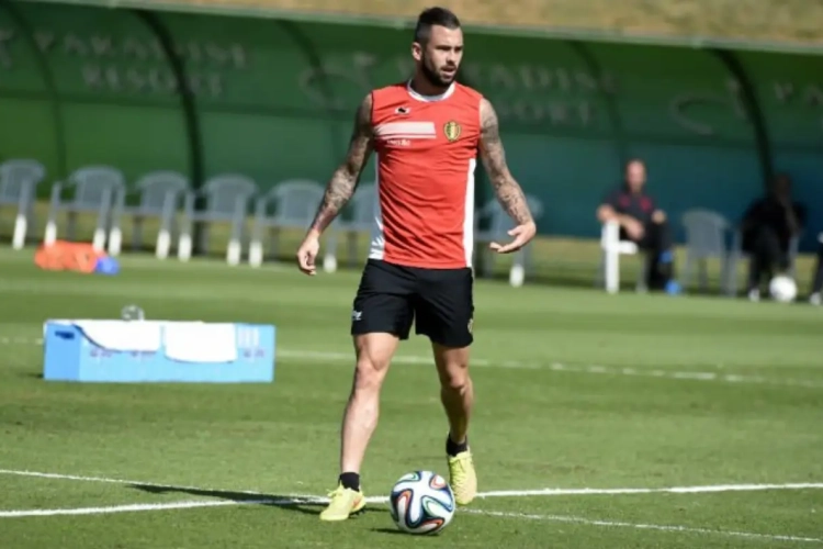 Fans willen Defour niet? Spandoek van december gaat nu viraal